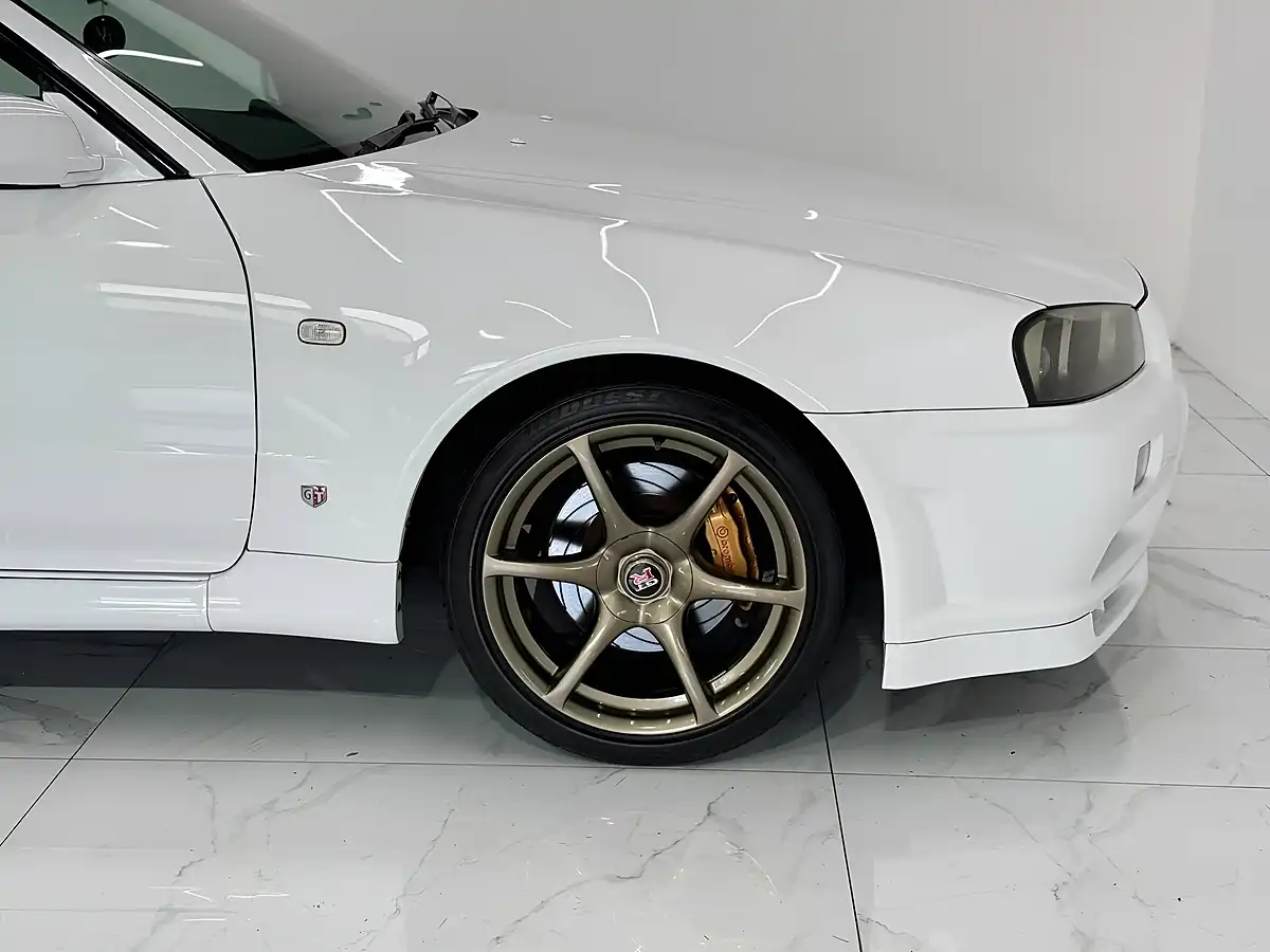 Used 2007 Nissan Skyline GT-R White - Interior and Exterior details 12