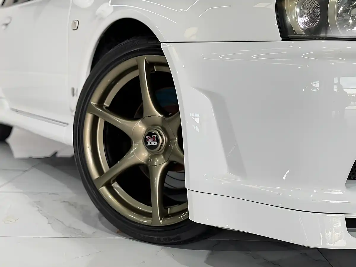 Used 2007 Nissan Skyline GT-R White - Interior and Exterior details 17