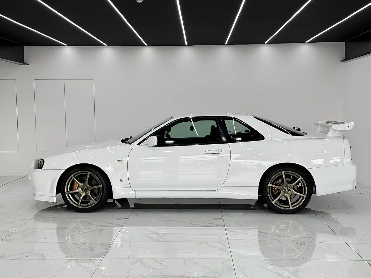 Used 2007 Nissan Skyline GT-R White - Interior and Exterior details 3