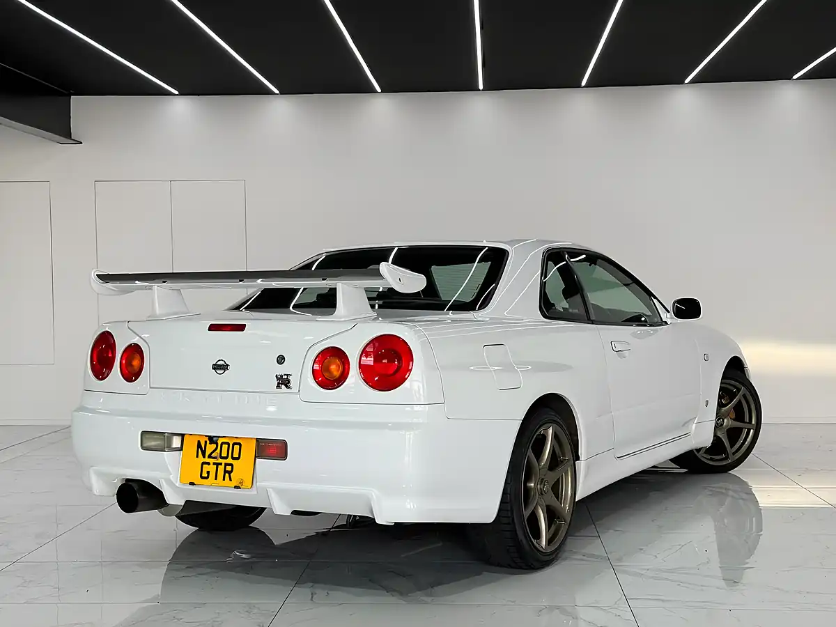 Used 2007 Nissan Skyline GT-R White - Interior and Exterior details 6