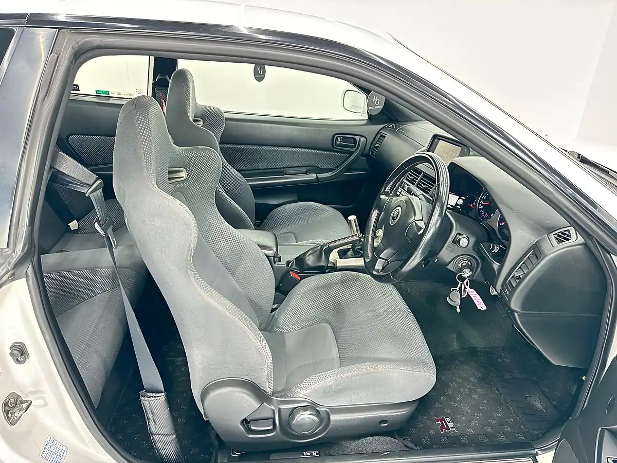 Used 2007 Nissan Skyline GT-R White - Interior and Exterior details 9