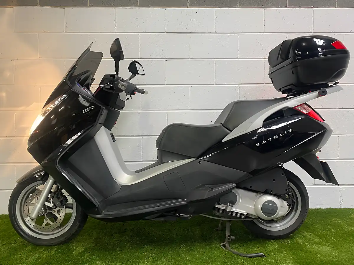 Used 2007 Peugeot Satelis 250 Black - Interior and Exterior details 9