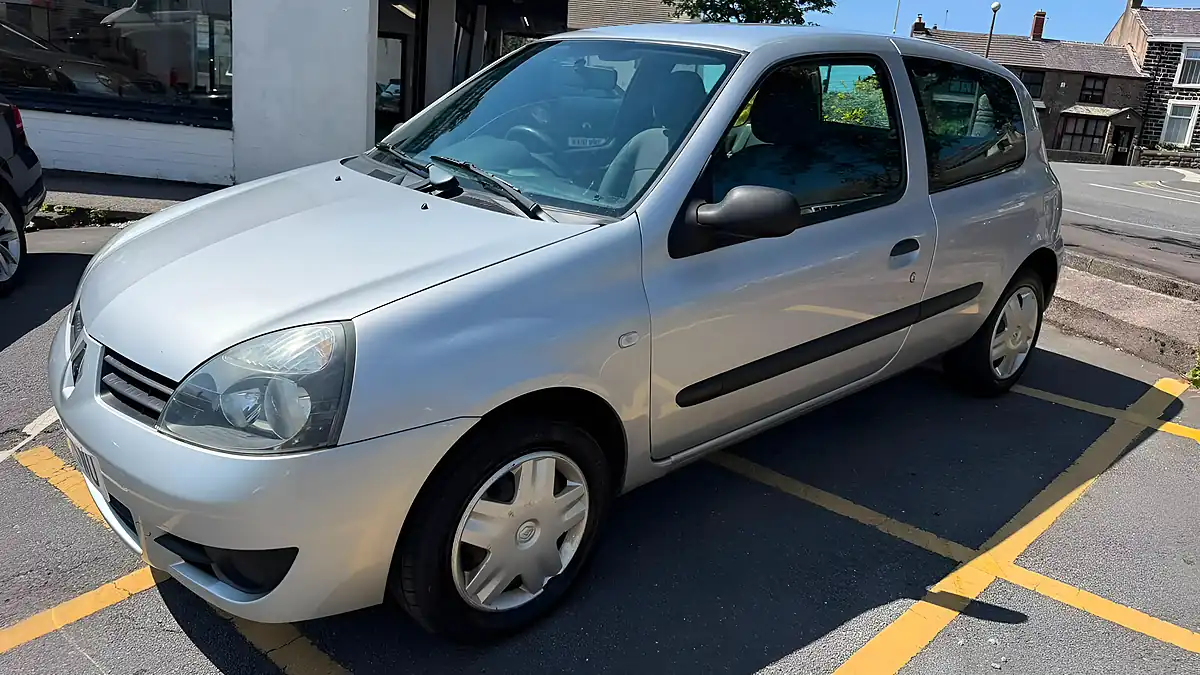 Used 2007 Renault Clio Campus Silver - Interior and Exterior details 10