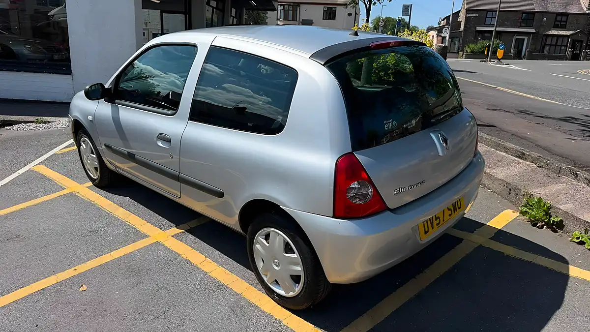 Used 2007 Renault Clio Campus Silver - Interior and Exterior details 11