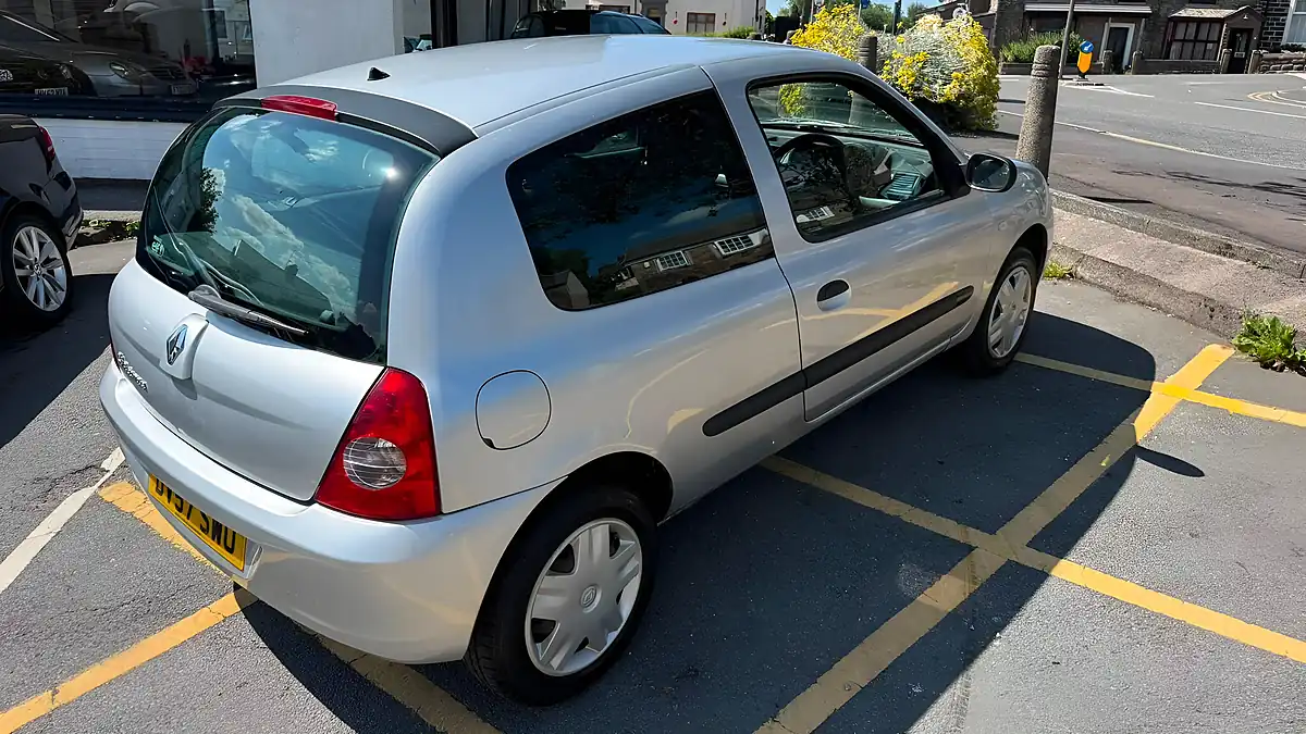 Used 2007 Renault Clio Campus Silver - Interior and Exterior details 14