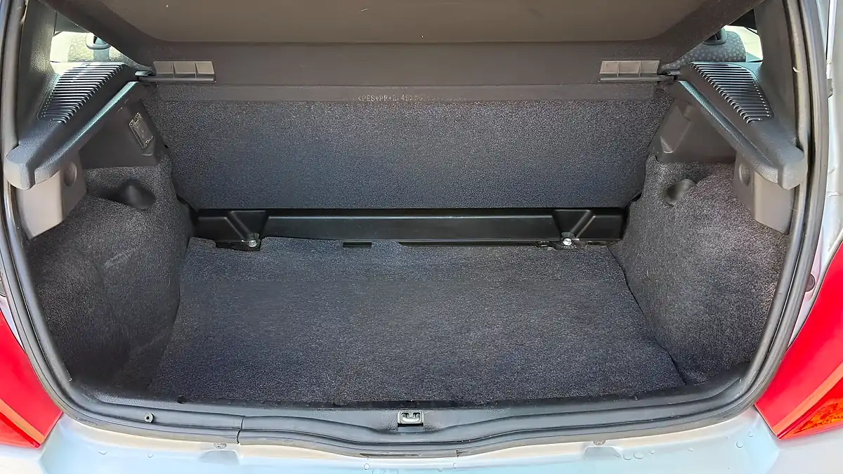 Used 2007 Renault Clio Campus Silver - Interior and Exterior details 18
