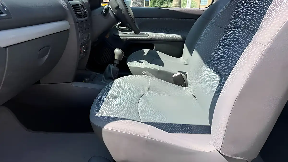 Used 2007 Renault Clio Campus Silver - Interior and Exterior details 19