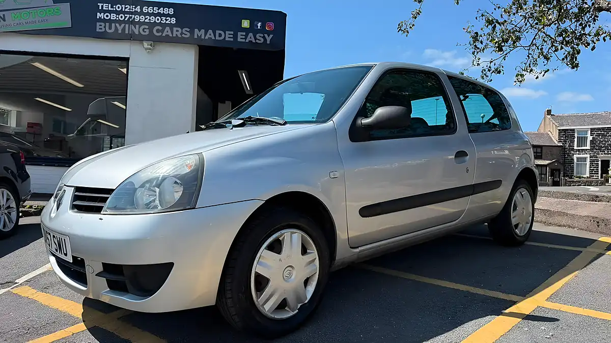 Used 2007 Renault Clio Campus Silver - Interior and Exterior details 4