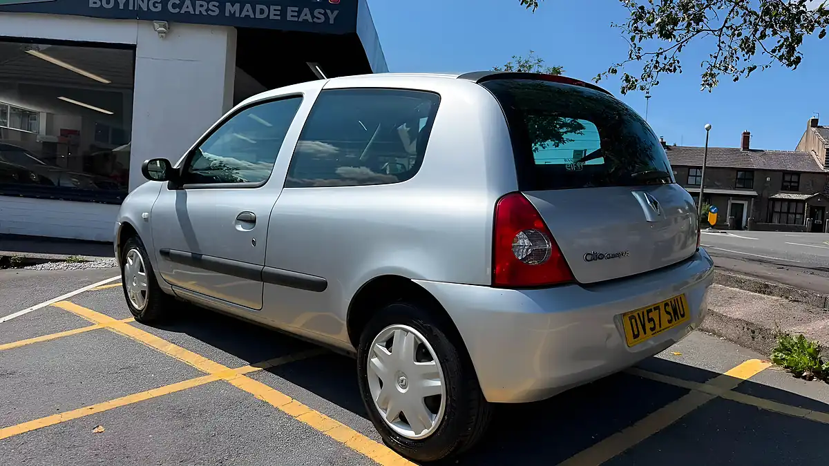 Used 2007 Renault Clio Campus Silver - Interior and Exterior details 5