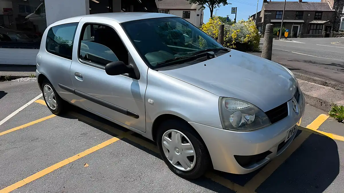 Used 2007 Renault Clio Campus Silver - Interior and Exterior details 6