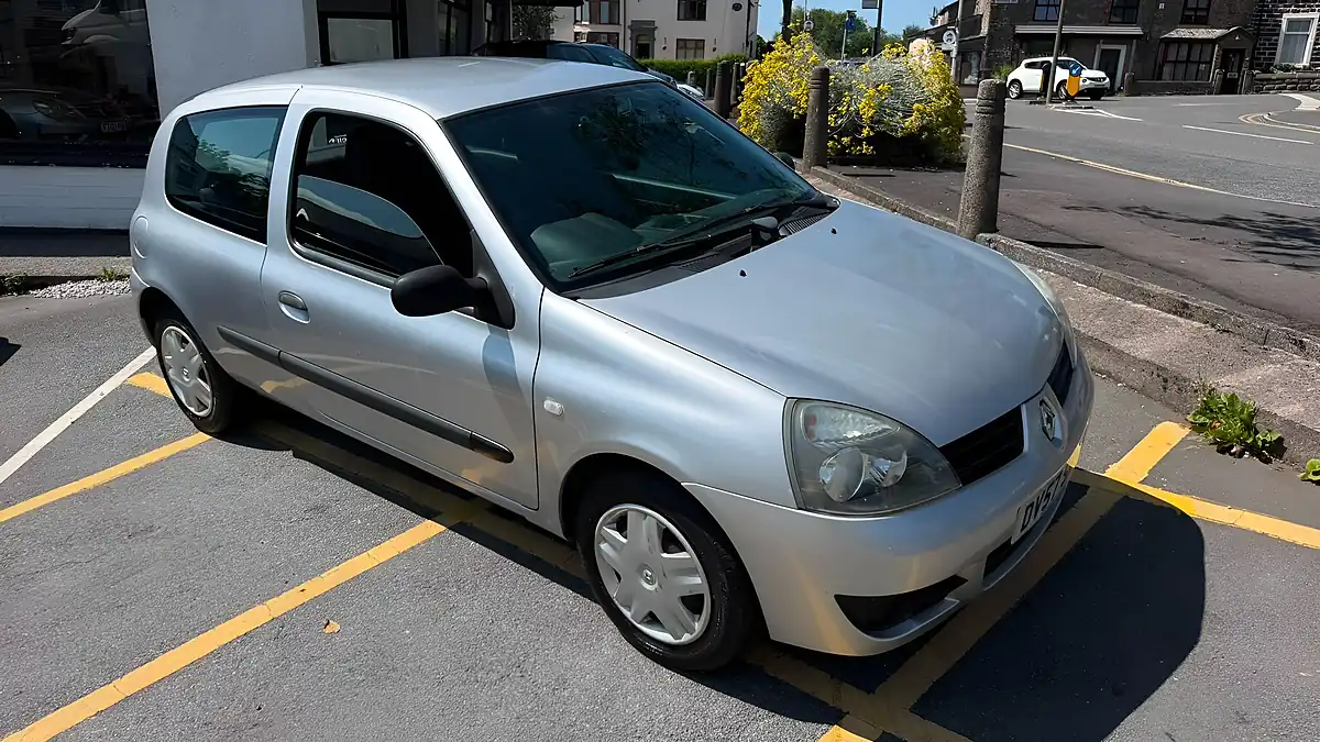 Used 2007 Renault Clio Campus Silver - Interior and Exterior details 7