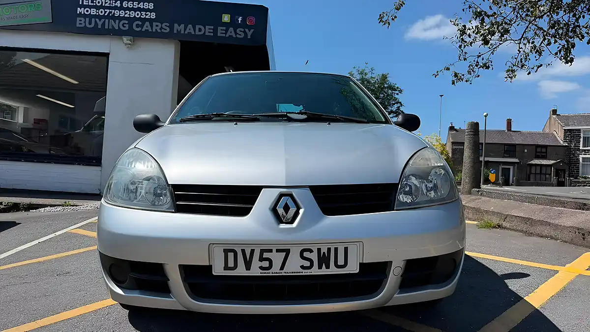 Used 2007 Renault Clio Campus Silver - Interior and Exterior details 9
