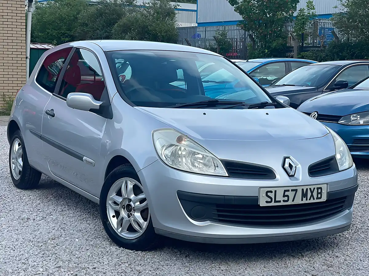 Used 2007 Renault Clio Rip Curl Silver - Front View