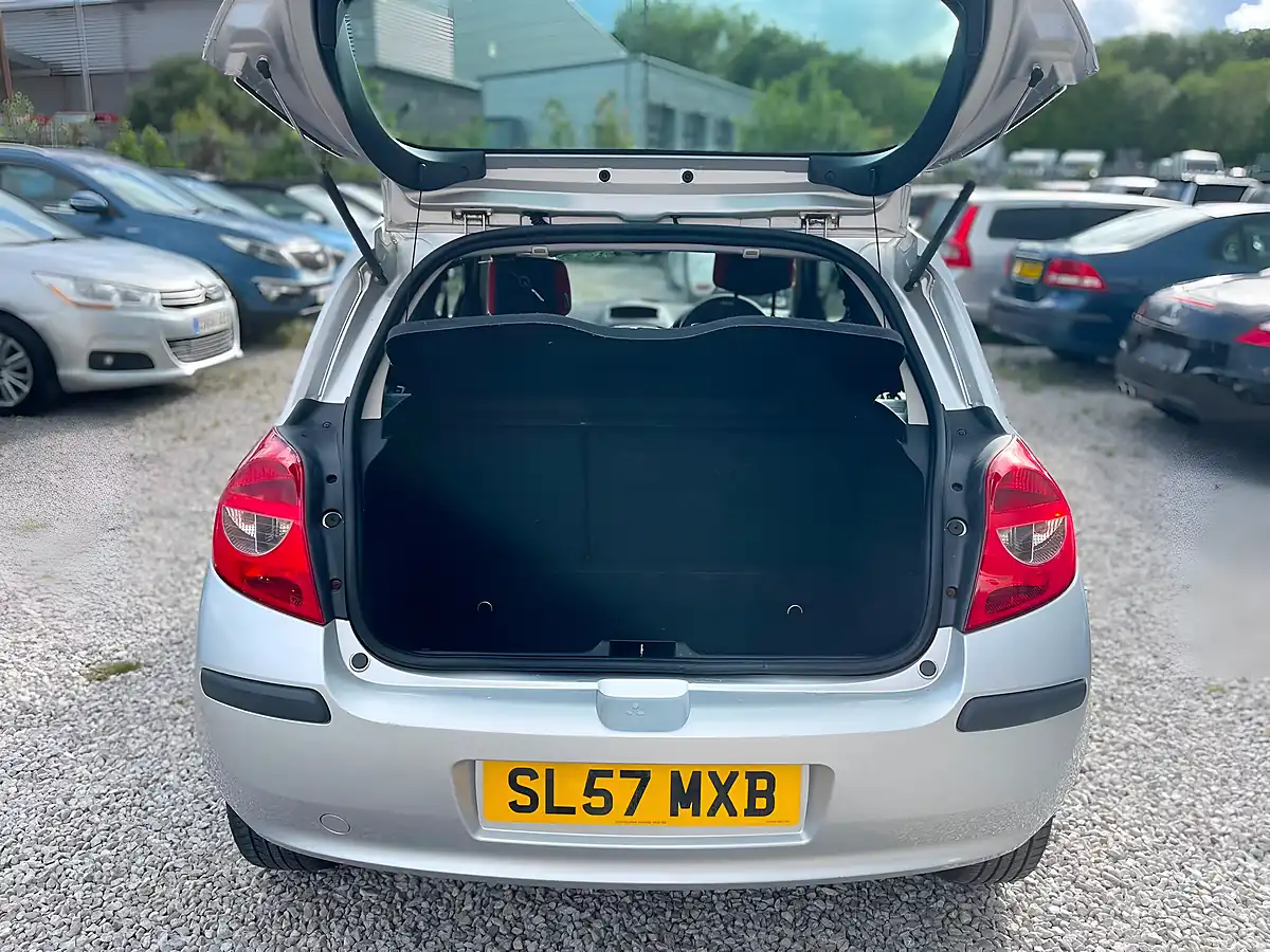 Used 2007 Renault Clio Rip Curl Silver - Interior and Exterior details 10