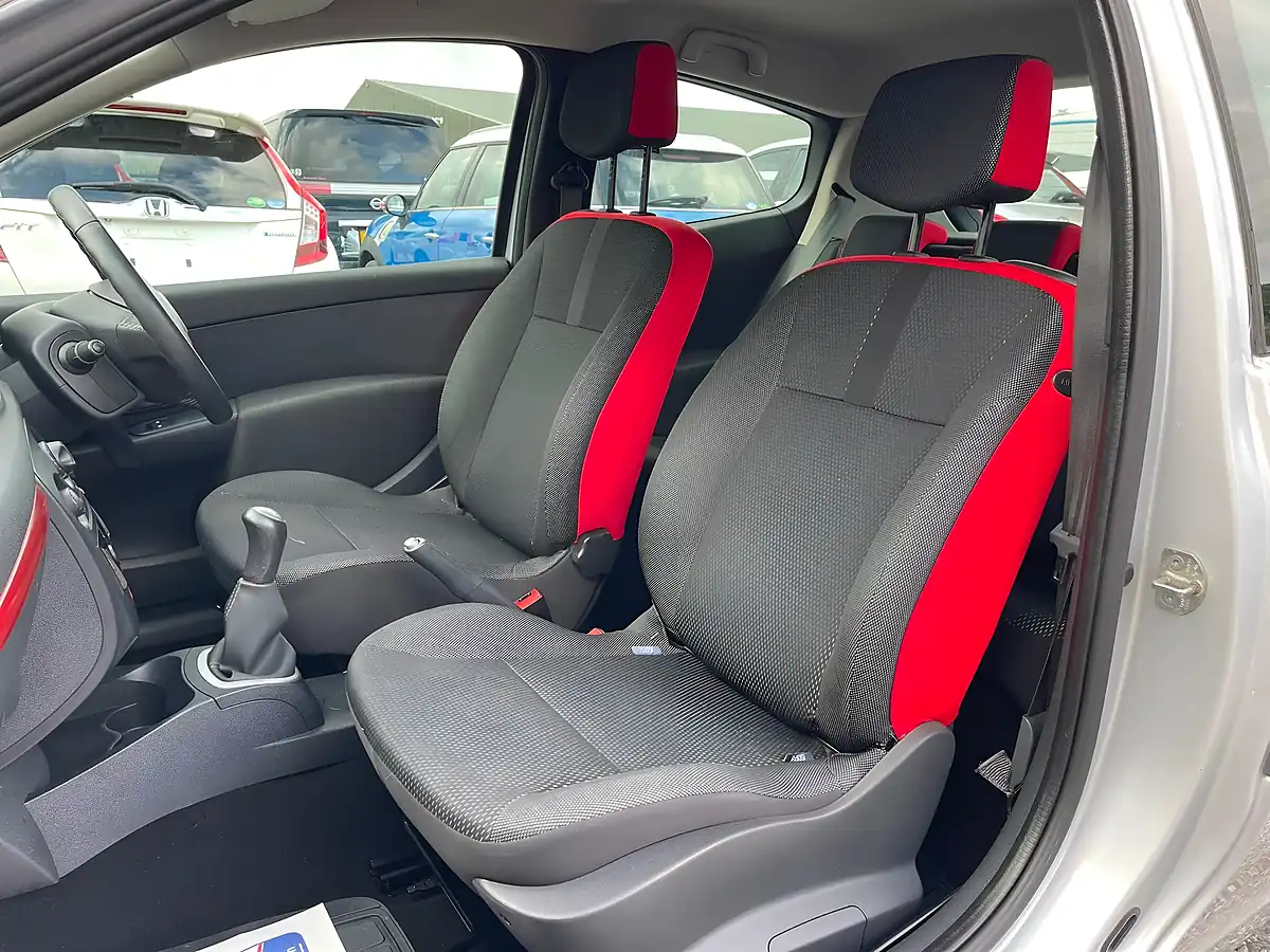 Used 2007 Renault Clio Rip Curl Silver - Interior and Exterior details 13