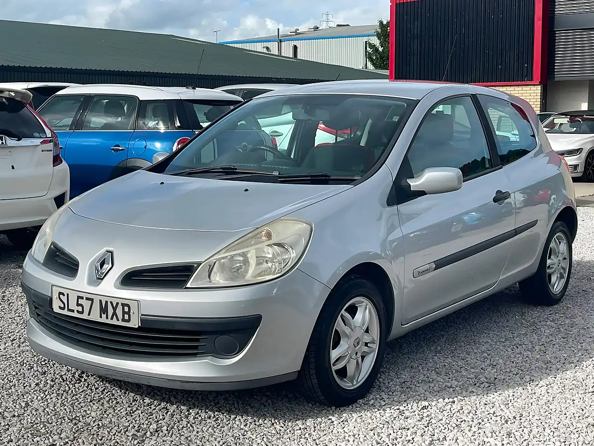 Used 2007 Renault Clio Rip Curl Silver - Interior and Exterior details 15