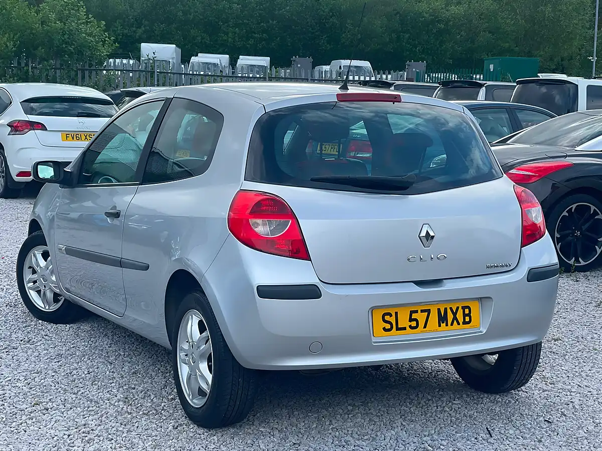 Used 2007 Renault Clio Rip Curl Silver - Interior and Exterior details 5