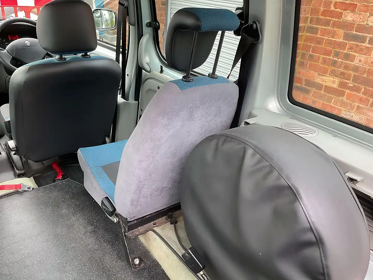 Used 2007 Renault Kangoo Authentique Grey - Interior and Exterior details 10