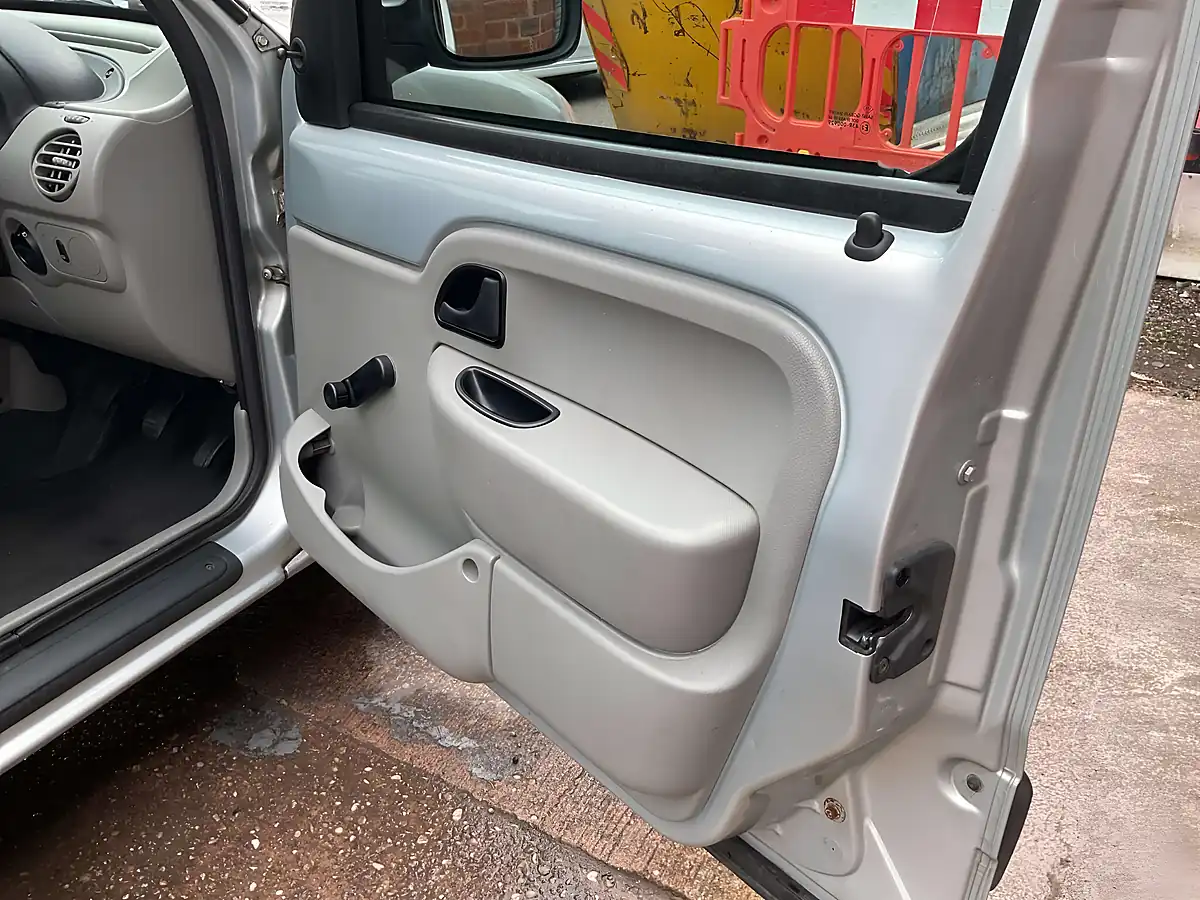 Used 2007 Renault Kangoo Authentique Grey - Interior and Exterior details 11