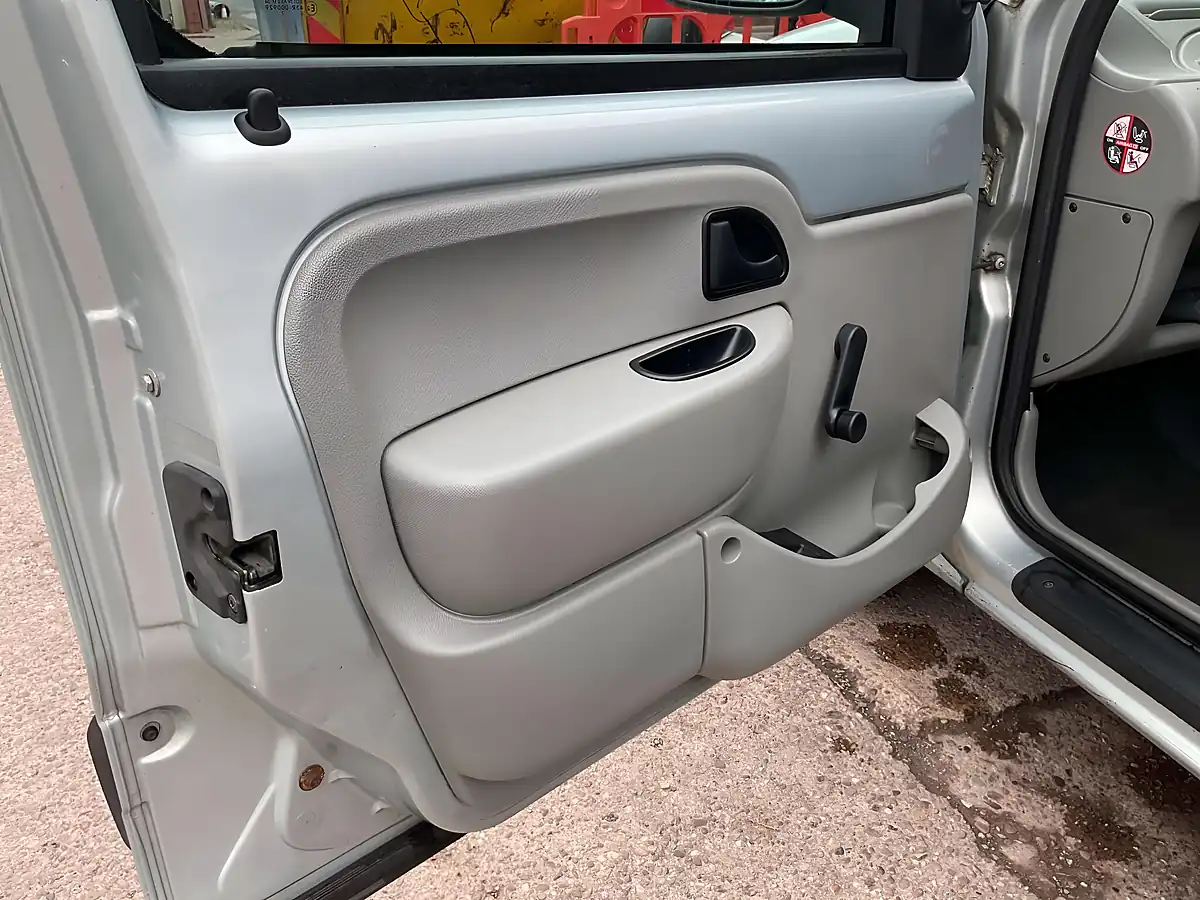Used 2007 Renault Kangoo Authentique Grey - Interior and Exterior details 15