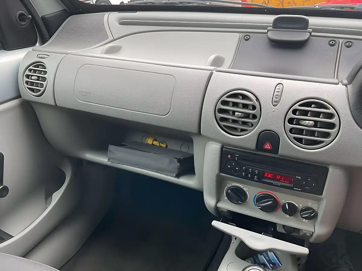 Used 2007 Renault Kangoo Authentique Grey - Interior and Exterior details 16