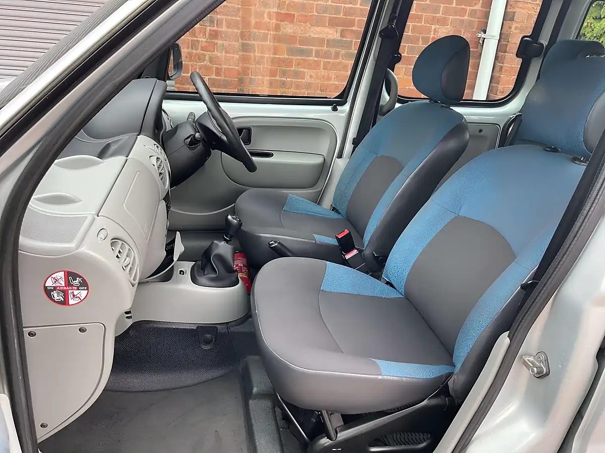 Used 2007 Renault Kangoo Authentique Grey - Interior and Exterior details 5