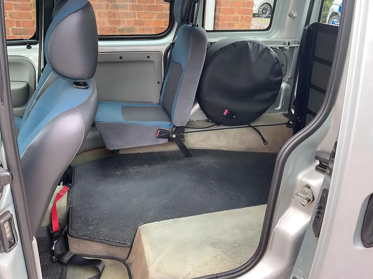 Used 2007 Renault Kangoo Authentique Grey - Interior and Exterior details 6