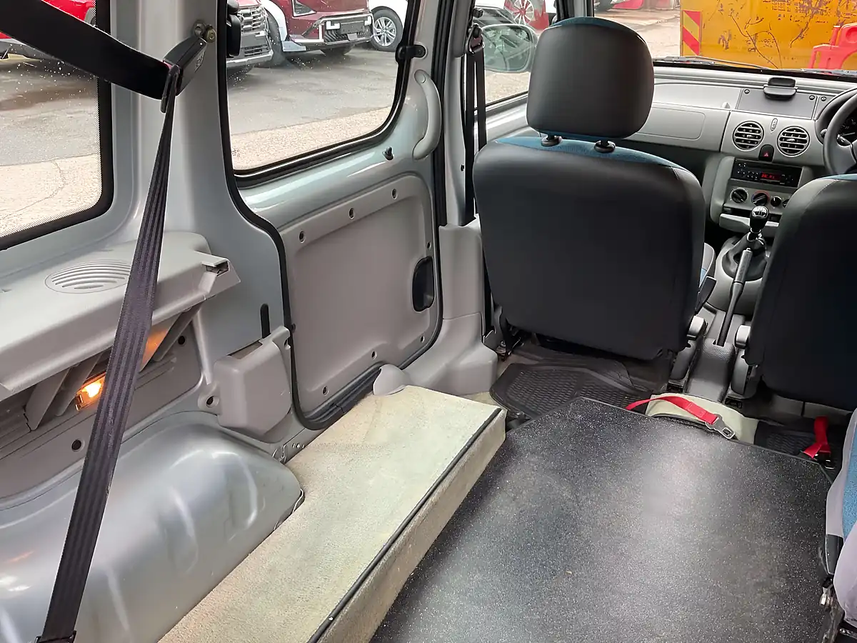 Used 2007 Renault Kangoo Authentique Grey - Interior and Exterior details 8