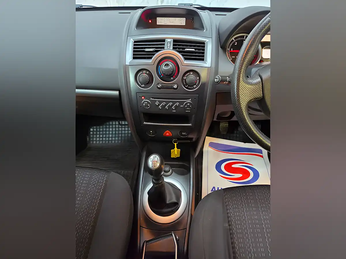 Used 2007 Renault Megane Dynamique Blue - Interior and Exterior details 11