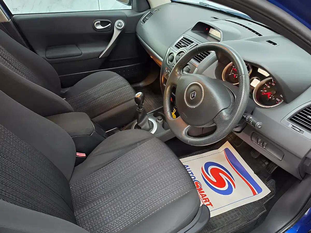 Used 2007 Renault Megane Dynamique Blue - Interior and Exterior details 13