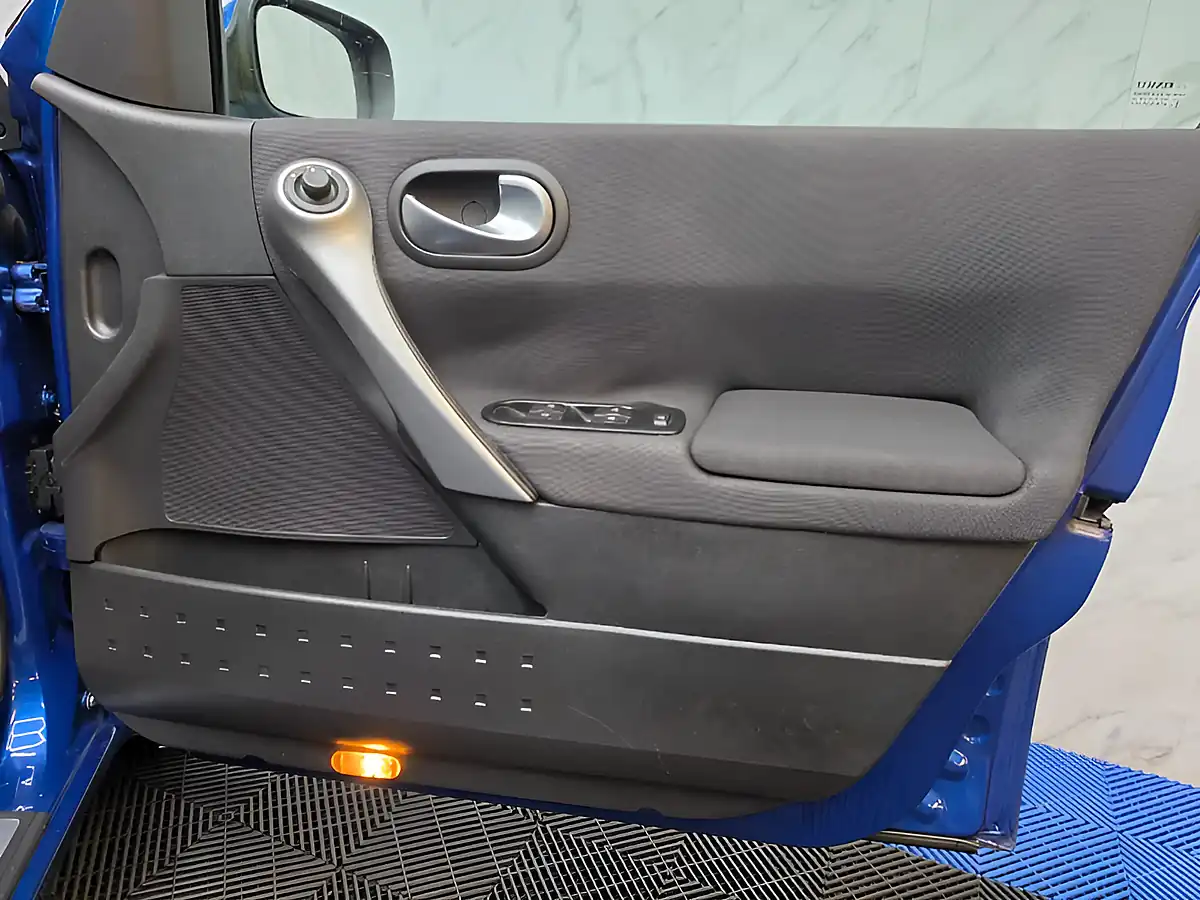 Used 2007 Renault Megane Dynamique Blue - Interior and Exterior details 16
