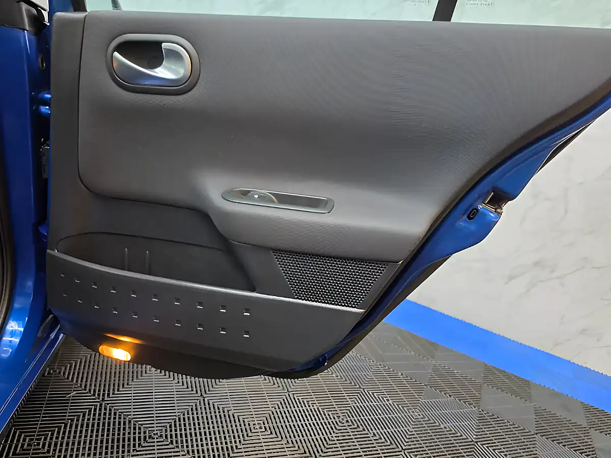 Used 2007 Renault Megane Dynamique Blue - Interior and Exterior details 17
