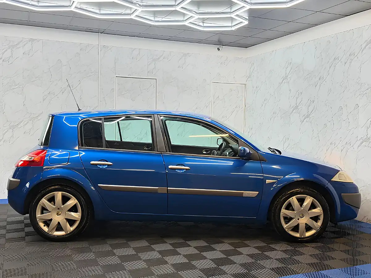 Used 2007 Renault Megane Dynamique Blue - Interior and Exterior details 8