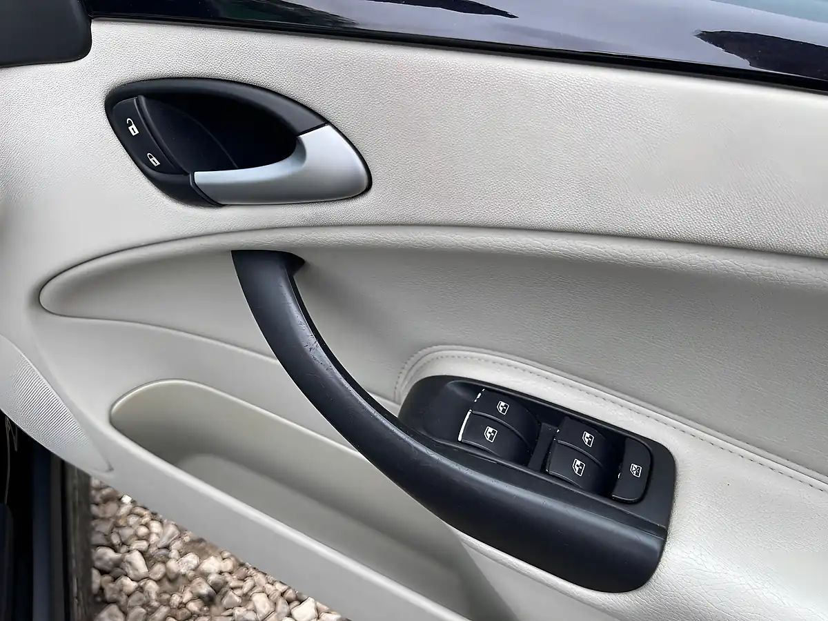 Used 2007 Saab 9-3 Vector Black - Interior and Exterior details 17
