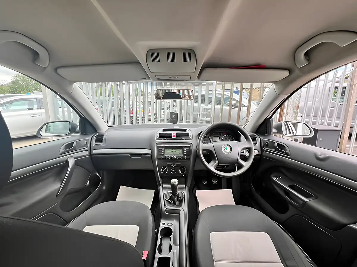Used 2007 Skoda Octavia Classic White - Interior and Exterior details 12