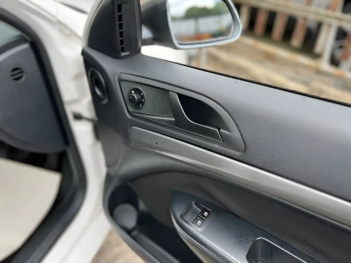 Used 2007 Skoda Octavia Classic White - Interior and Exterior details 15