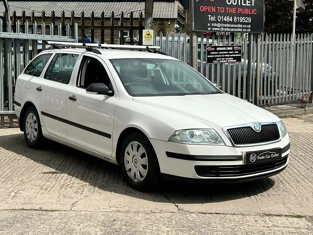 Used 2007 Skoda Octavia Classic White - Interior and Exterior details 4
