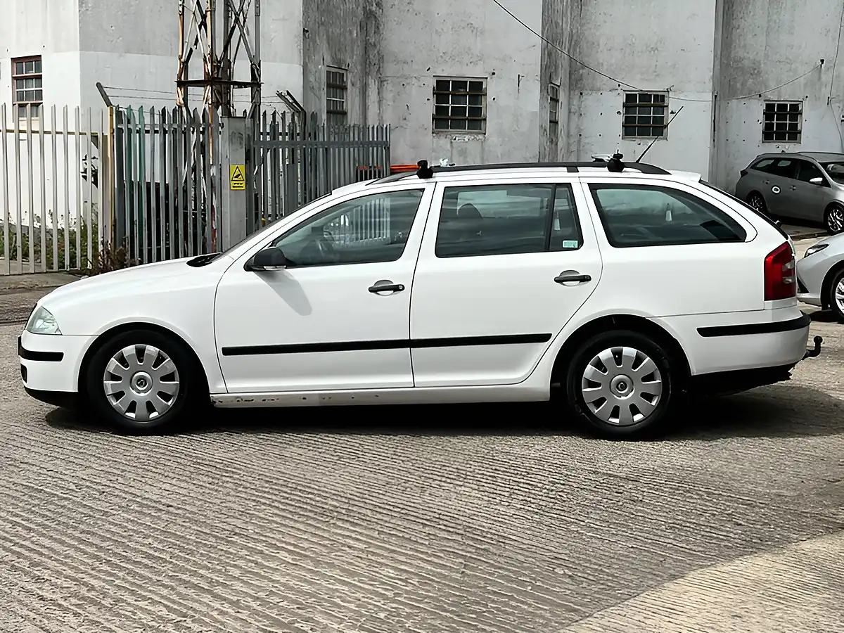 Used 2007 Skoda Octavia Classic White - Interior and Exterior details 6