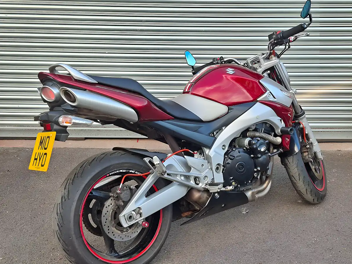 Used 2007 Suzuki Gsr - Interior and Exterior details 11