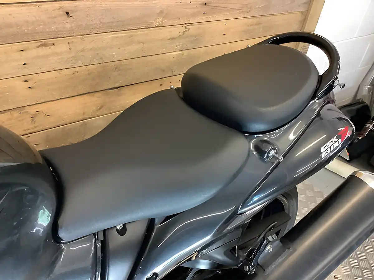 Used 2007 Suzuki Gsx Hayabusa Grey - Interior and Exterior details 12