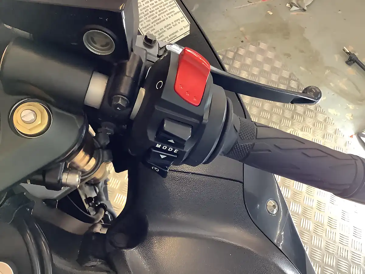 Used 2007 Suzuki Gsx Hayabusa Grey - Interior and Exterior details 14