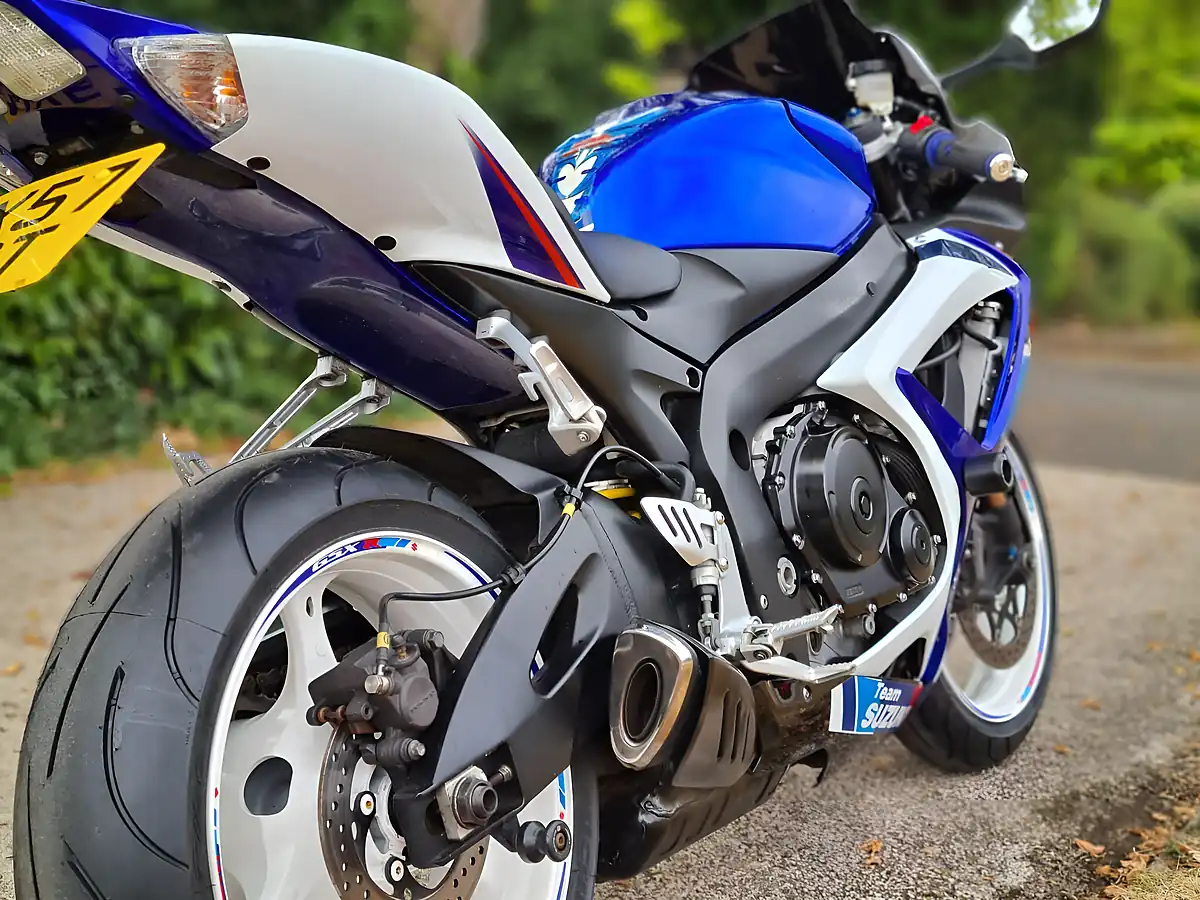 Used 2007 Suzuki GSX-R750 K7 Blue - Interior and Exterior details 11