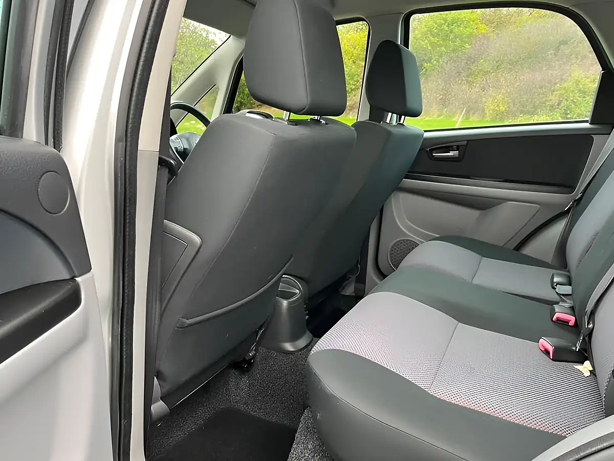 Used 2007 Suzuki SX4 Glx Silver - Interior and Exterior details 10