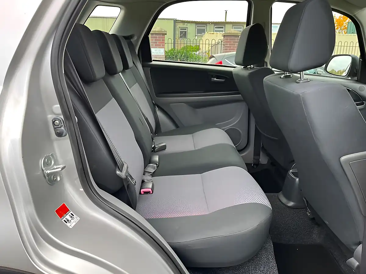 Used 2007 Suzuki SX4 Glx Silver - Interior and Exterior details 11