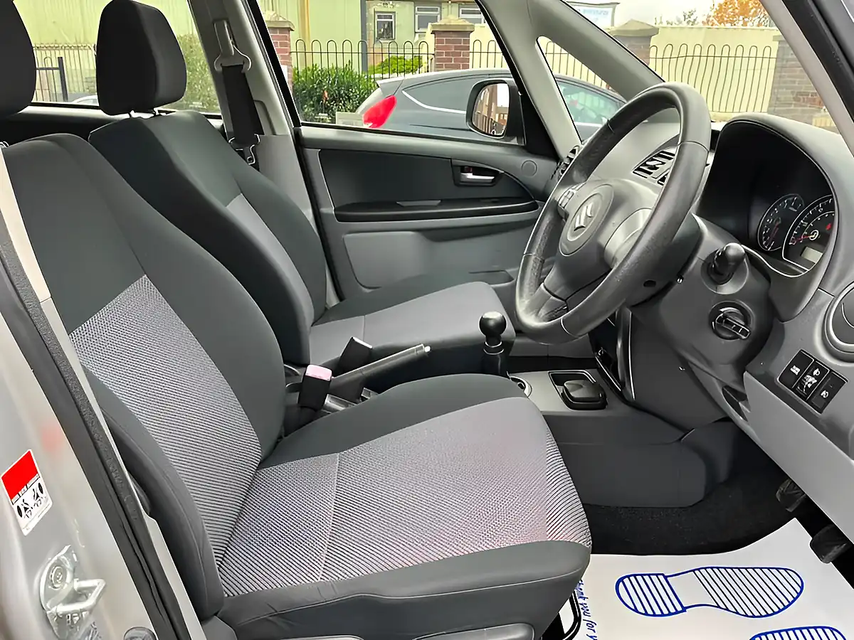 Used 2007 Suzuki SX4 Glx Silver - Interior and Exterior details 14