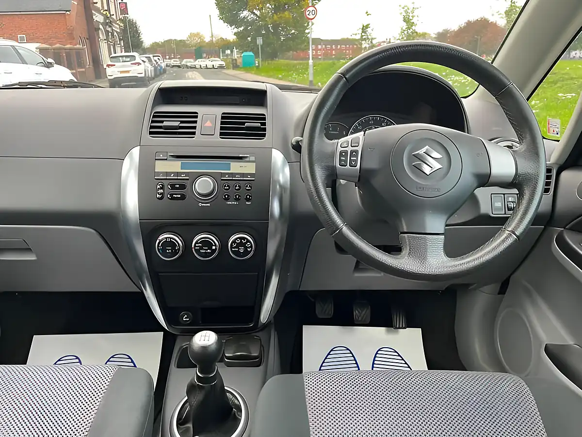 Used 2007 Suzuki SX4 Glx Silver - Interior and Exterior details 15