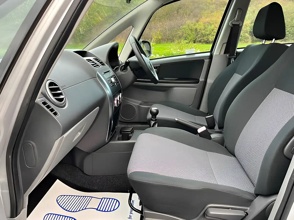 Used 2007 Suzuki SX4 Glx Silver - Interior and Exterior details 7