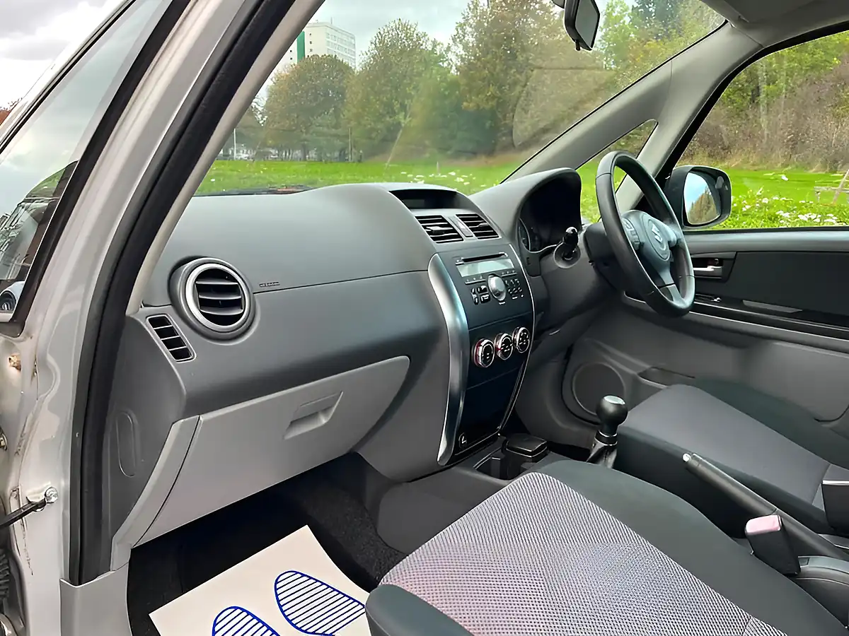 Used 2007 Suzuki SX4 Glx Silver - Interior and Exterior details 8