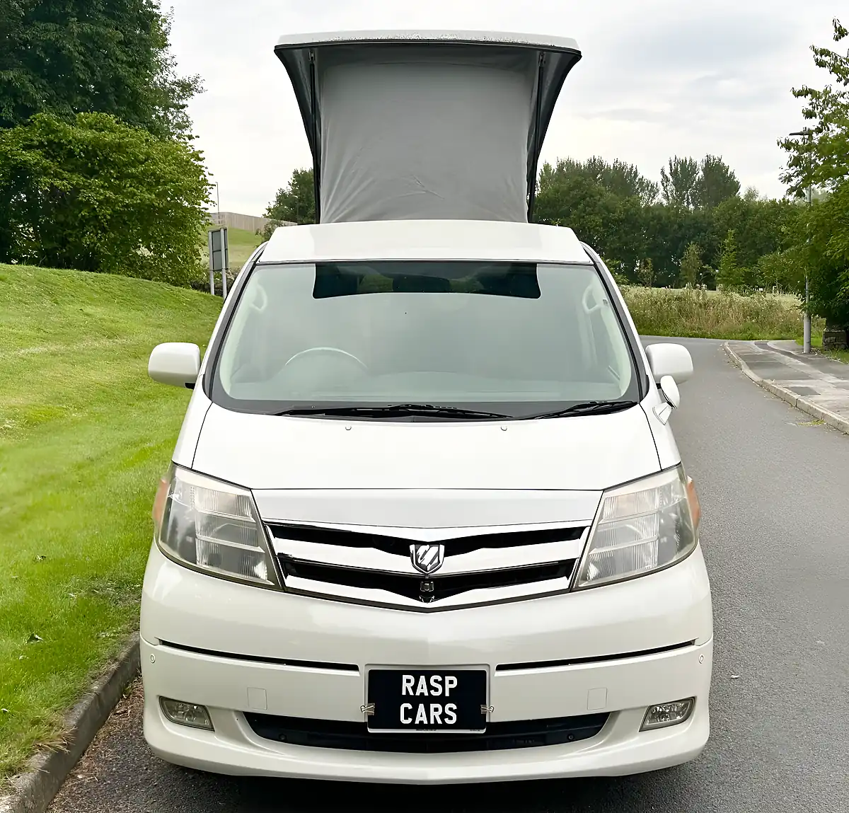 Used 2007 Toyota Alphard Camper Van White - Interior and Exterior details 13