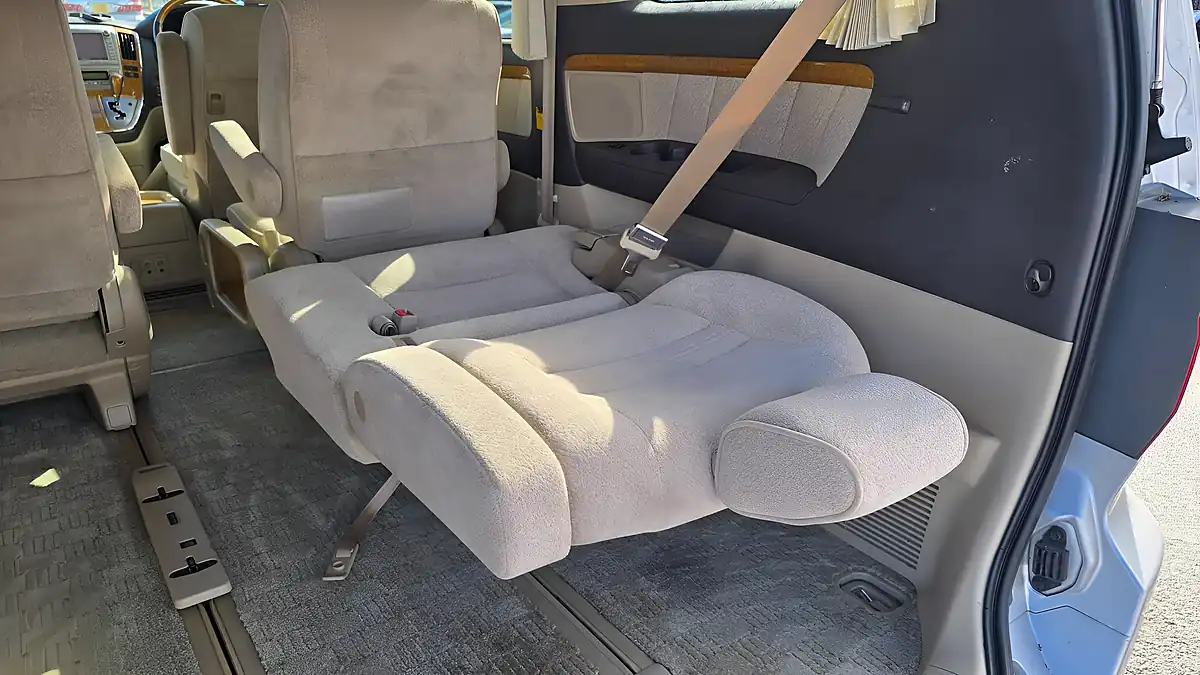 Used 2007 Toyota Alphard V Spec E Silver - Interior and Exterior details 12